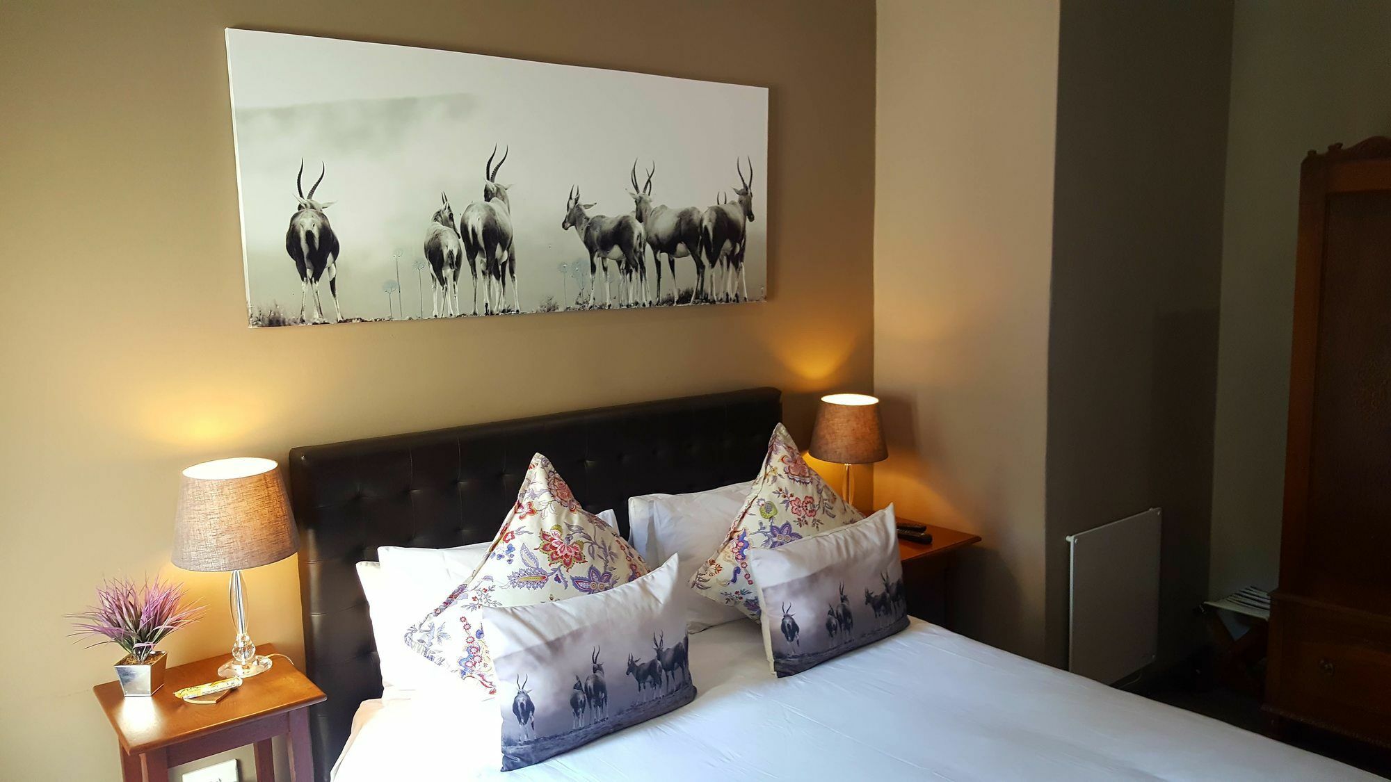 Aerotropolis Guest Lodge Kempton Park Extérieur photo