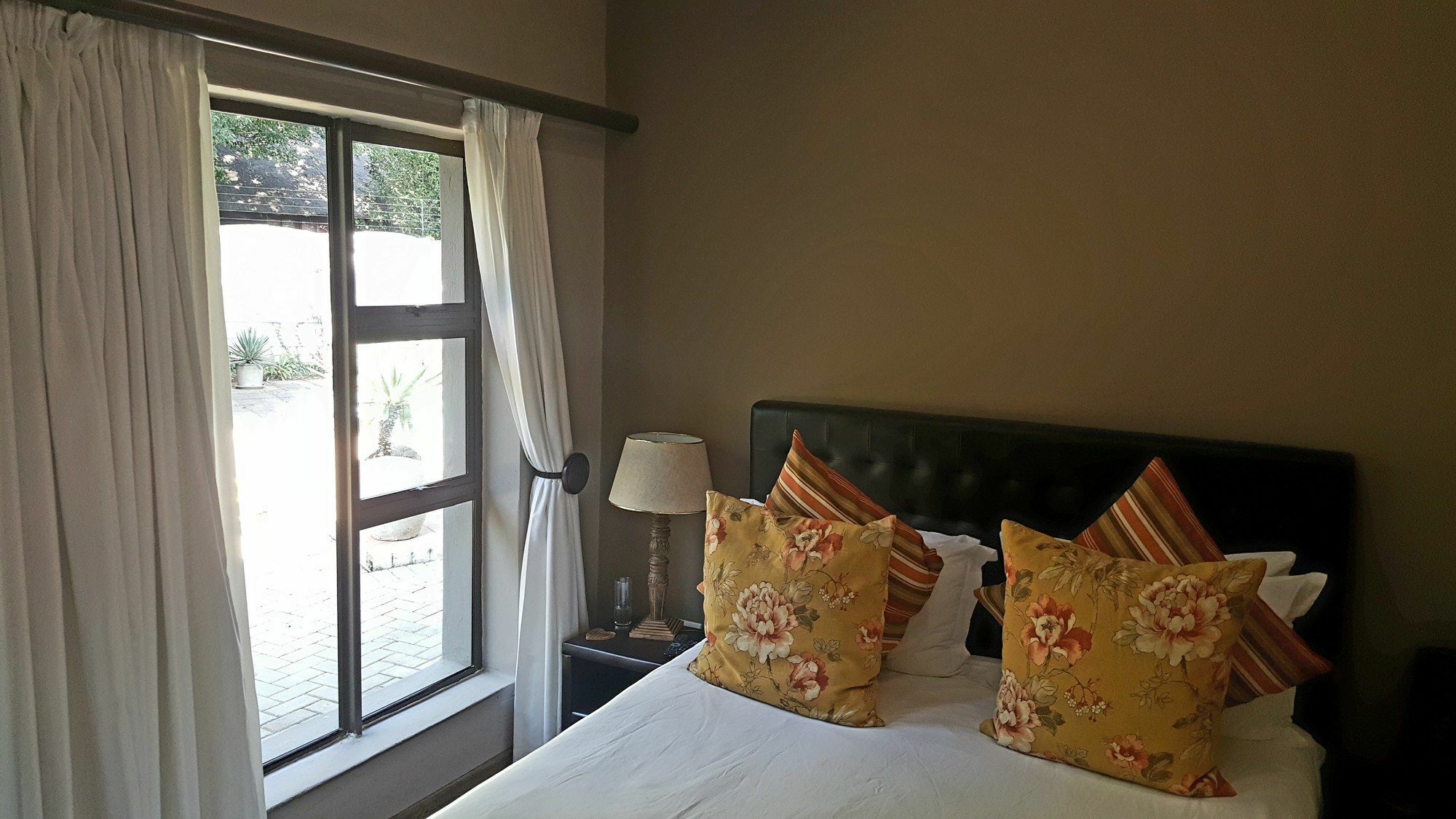 Aerotropolis Guest Lodge Kempton Park Extérieur photo